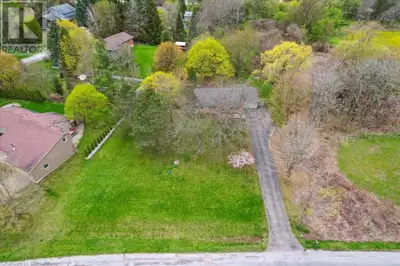 Set on 0.52 of an acre, this exclusive Caryndale location is being offered for the first time for sa...