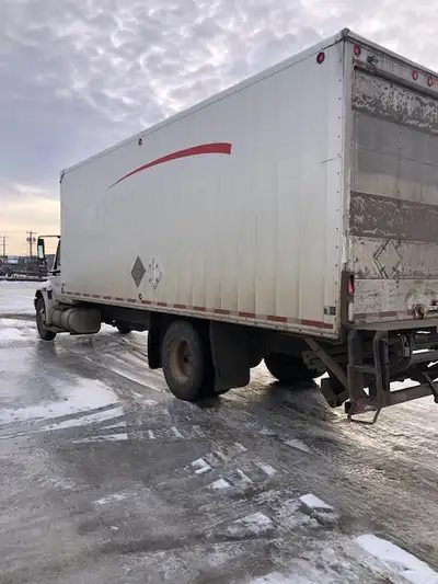 2009 International Durastar 4300 5 ton 24' box truck. Single axle Maxxforce DT466 engine, 6 speed ma...
