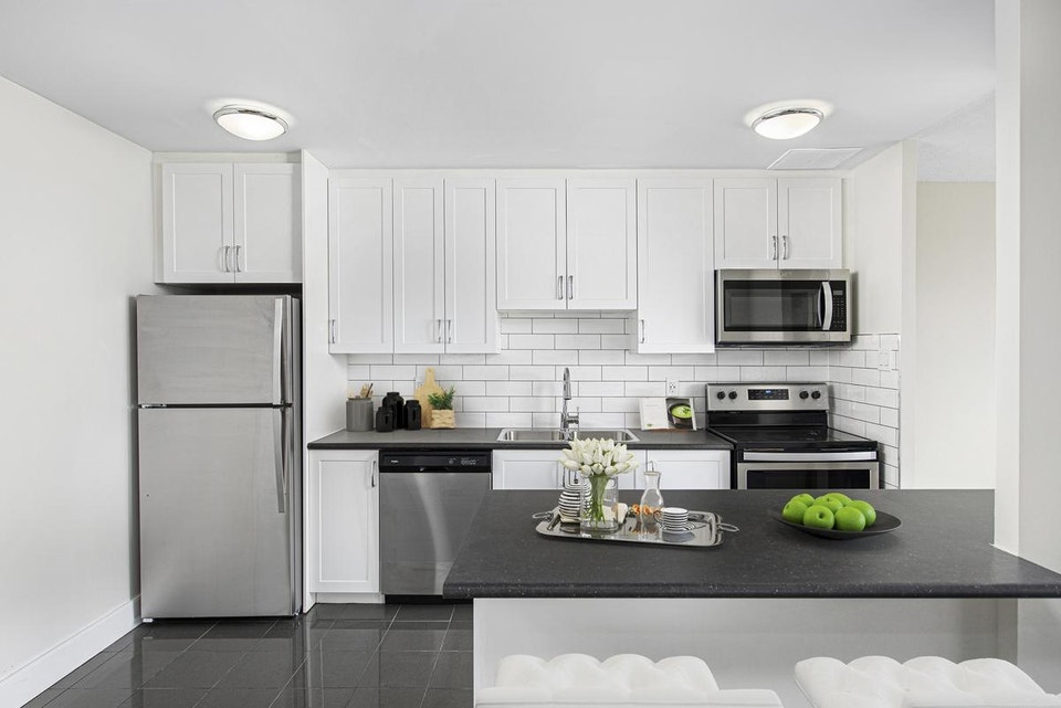 4 Bedroom Apartment for Rent - 7230 Darcel Ave 4