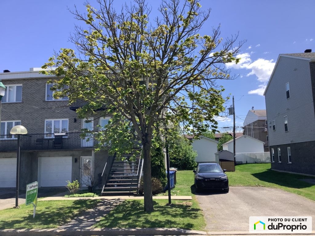 $924,999 - Triplex for sale in St-Constant — photo 1