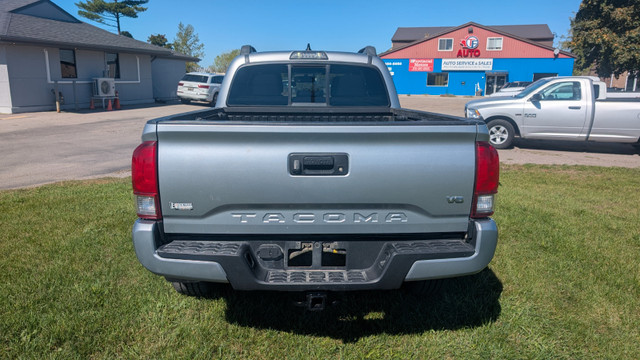 2016 Toyota Tacoma 4WD Double Cab V6 Auto SR5 in Cars & Trucks in Cambridge - Image 4