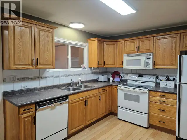 301 5TH Street NW Nakusp, British Columbia in Houses for Sale in Nelson - Image 3