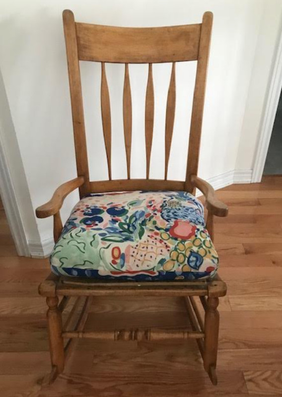 Beautiful Antique Rocking Chair, RARE TALL BACK, Decorators in Chairs & Recliners in City of Toronto - Image 4