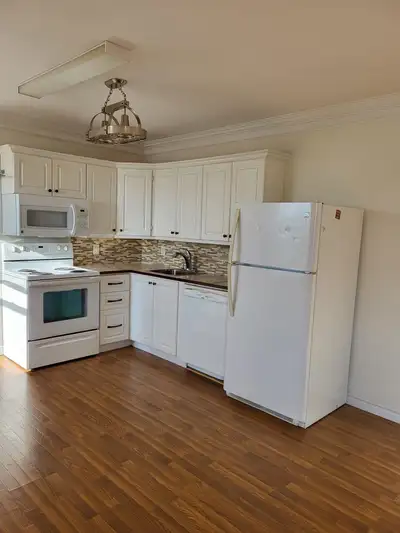 https://www.pomm.ca/properties/194-5-carmarthen/ Bright and spacious 2-bedroom This unit has everyth...
