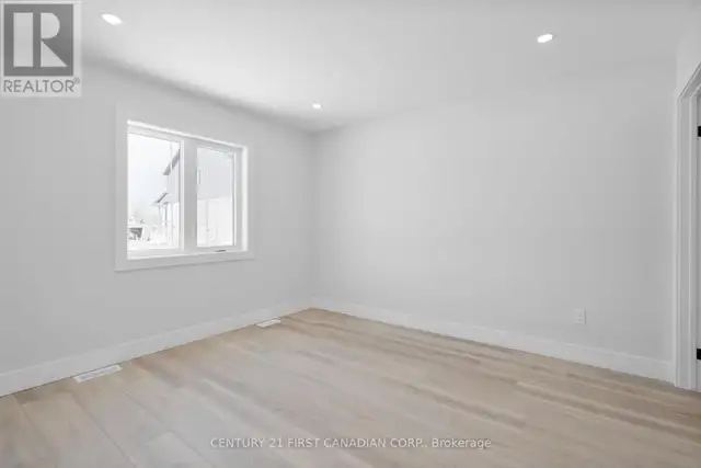 29 SHELDABREN STREET North Middlesex (Ailsa Craig), Ontario in Houses for Sale in Grand Bend - Image 20