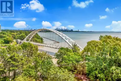 Experience the pinnacle of Canadian waterfront living at Palace Place, a symbol of unmatched prestig...