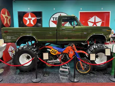 Ford F250 1976 Big Foot 4X4., véhicule aillant participé à plusieurs Show Américain. Le véhicule à é...