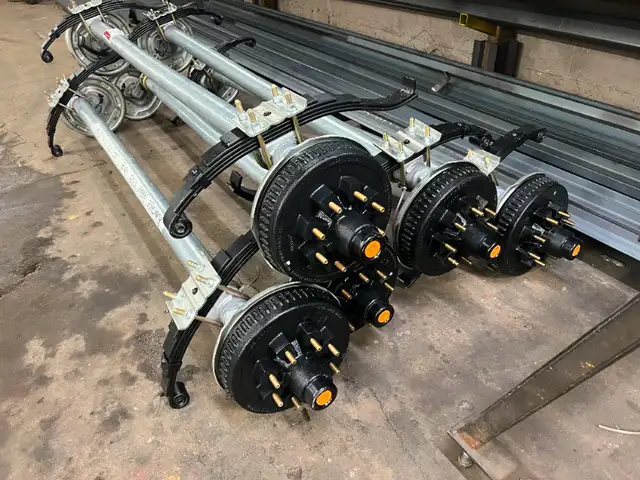 TRI-AXLE DUMP TRAILER in Cargo & Utility Trailers in Hamilton - Image 9