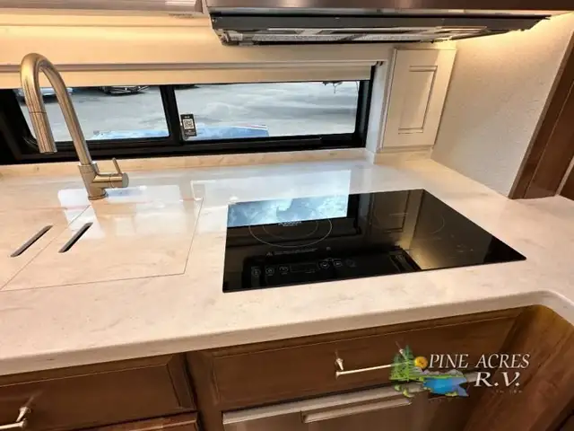 2022 Entegra Coach Aspire 44W 450 h.p. Diesel 11 K Miles in RVs & Motorhomes in Moncton - Image 21