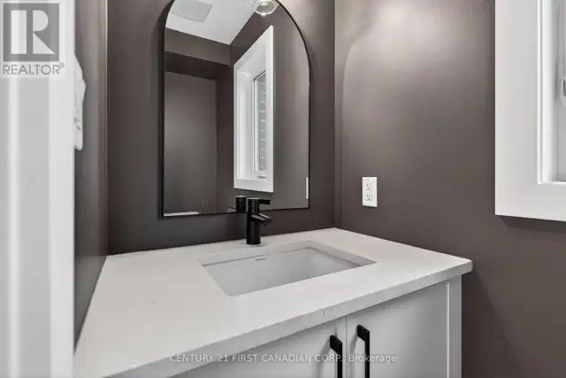 34 POSTMA CRESCENT North Middlesex (Ailsa Craig), Ontario in Houses for Sale in Grand Bend - Image 5