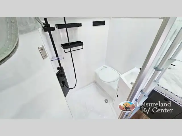 2027 MDC XT15-4E OGE – True Off-Grid Bunkhouse in Travel Trailers & Campers in Delta/Surrey/Langley - Image 18