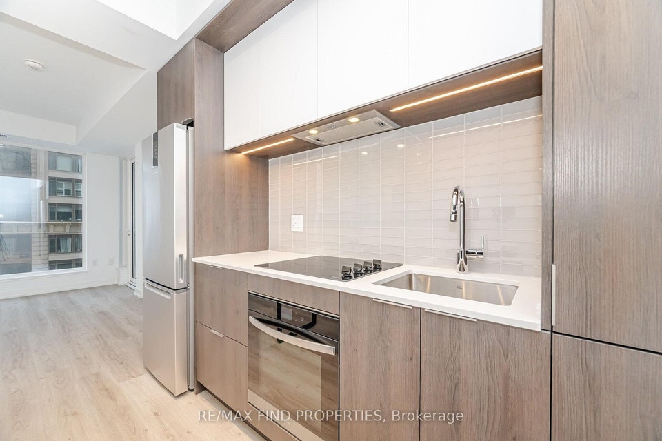 1BR & 2BR Brand New Condos at Burnhamthorpe & Confederation Pkwy 5