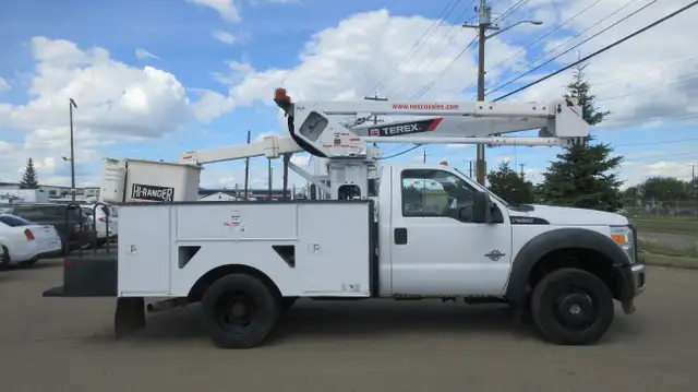 2012 Ford F-550 XL 4X4 WITH TEREX HI-RANGER LT40 BUCKET TRUCK in Heavy Trucks in Edmonton - Image 6