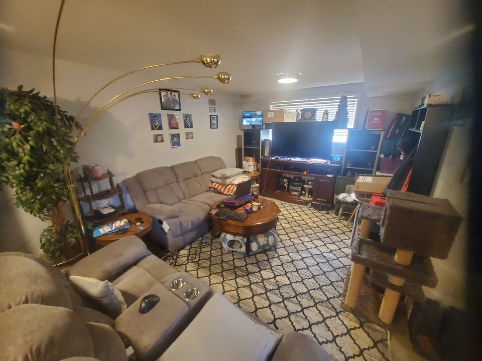 South Windsor renovated 2bd in 4Plex- Anytime wifi incl- private 2