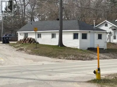 For Rent in Wasaga. Small and cute 3 bedroom renovated starter on a nice intown lot close to the mai...