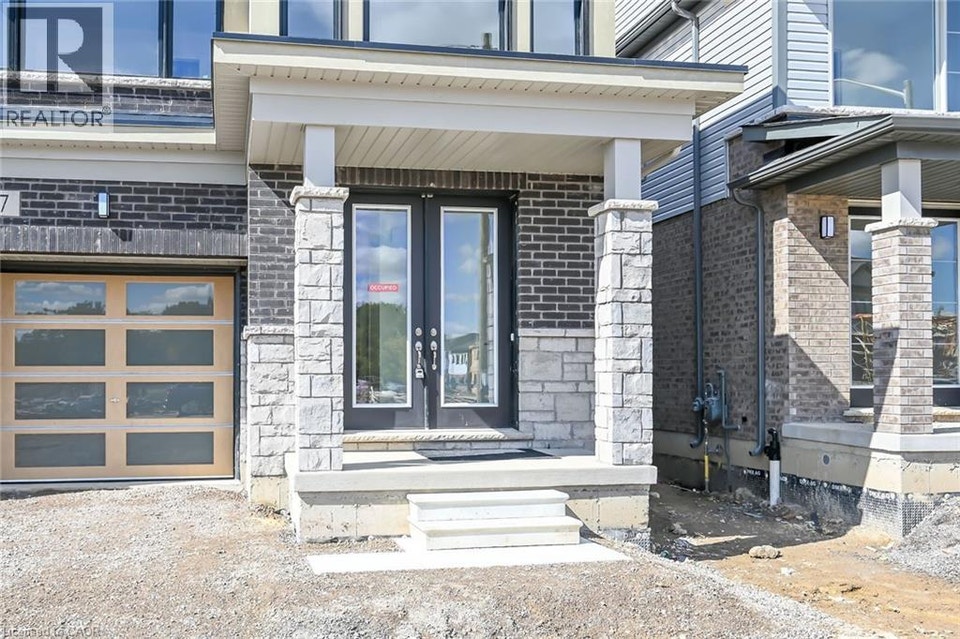 377 PROVIDENT Way Hamilton, Ontario 3