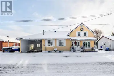 Unique and fully updated, this nearly 3,000 sq ft home offers 5 bedrooms and two oversized 4-piece b...
