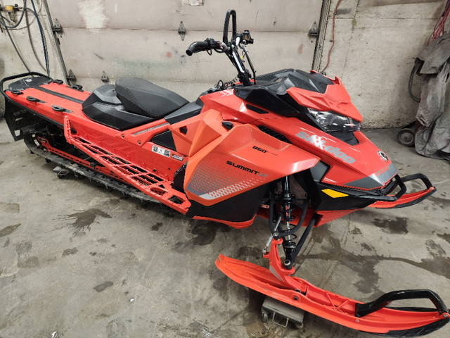 2019 Ski-Doo Summit X 850 Snowmobile 154 Track * Priced to Sell* in Snowmobiles in Winnipeg