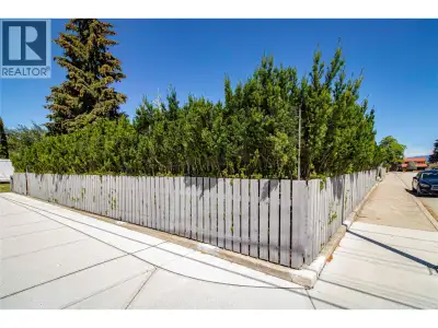 A large flat building lot this close to one of Penticton's lakes is a rare find. Located just one bl...