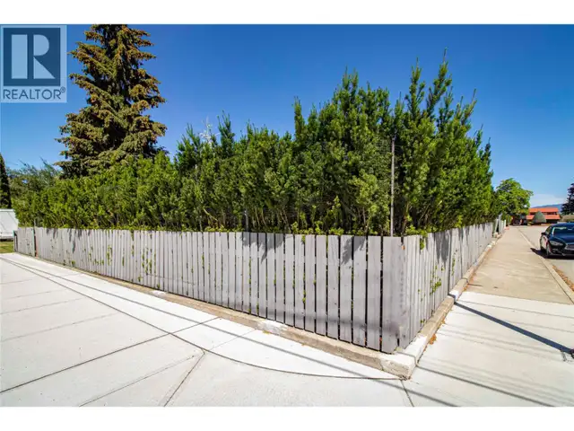 105 Lee Avenue Penticton, British Columbia in Land for Sale in Penticton - Image 2