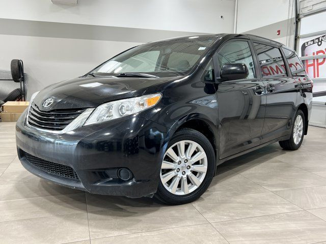2017 Toyota Sienna LE in Cars & Trucks in Edmonton - Image 4