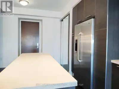 Welcome to the luxurious Aura at College Park a premier condo residence in the vibrant heart of down...