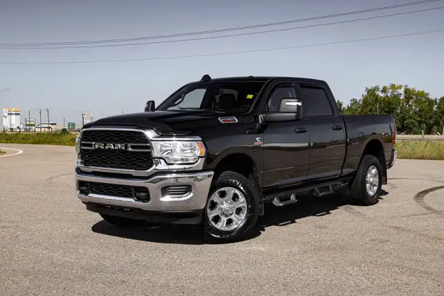 2023 Ram 2500 TRADESMAN CREWCAB 4X4 DIESEL LOW KMS