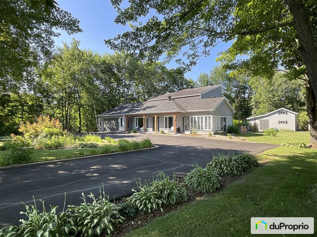 $828,100 - 2 Storey for sale in St-Jean-Chrysostome — photo 1