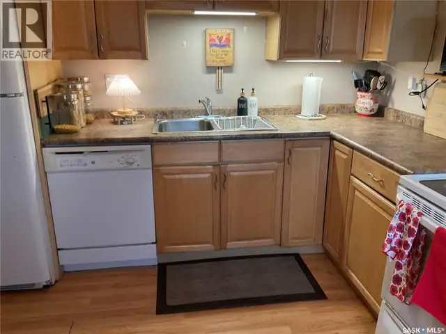 302 Dunlop STREET Saskatoon, Saskatchewan in Houses for Sale in Saskatoon - Image 4
