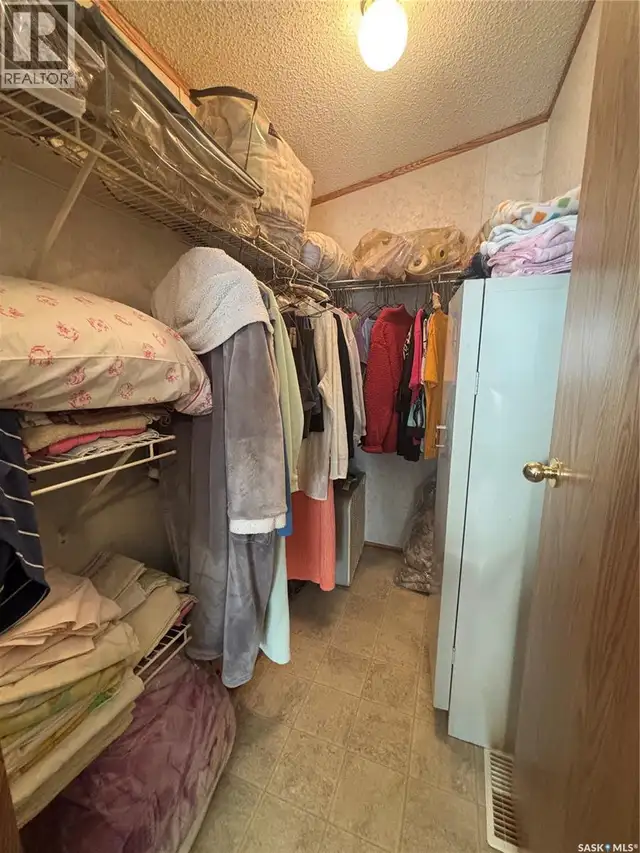 33 Cypress Mobile Home PARK Maple Creek, Saskatchewan in Houses for Sale in Swift Current - Image 29