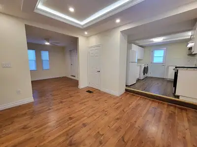 Charming 2 Bedroom Main Floor Unit near Downtown Penetang