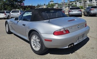 FINANCING AVAILABLE – 2001 BMW Z3 ROADSTER CONVERTIBLE! Looking for a true driver's car and future c... (image 3)