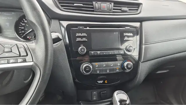 2017 Nissan Rogue SV, AWD, ONLY 36,000KMS, LOADED, LOW KMS, CERT in Cars & Trucks in London - Image 13