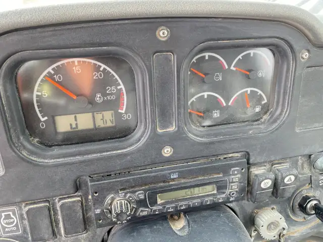 2011 Caterpillar Wheel Loader 972H in Heavy Equipment in Grande Prairie - Image 9