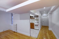 Akelius one bedroom apartment for rent. Located near Ave Van Horne in the Cote-des-Neiges neighborho... (image 2)