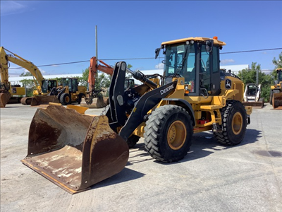 Hours: 4433 | Location: Brossard, QC, CA | Attachments: Quick Coupler; Buckets: General Purpose Bkt;...