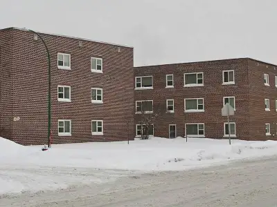 Great St. James location close to Bruce and Assiniboine parks, schools and shopping! Solid 60s brick...