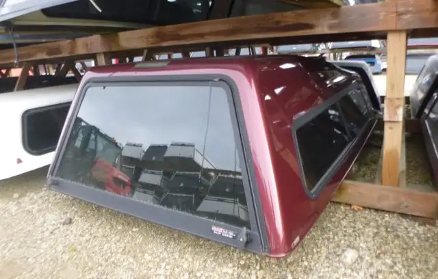 2007 - 2013 Chevrolet Silverado 8' 66 Red Highrise Truck Cap in Other Parts & Accessories in Kitchener / Waterloo - Image 2