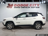 This Jeep Compass delivers a Regular Unleaded I-4 2.4 L/144 engine powering this Automatic transmiss... (image 1)