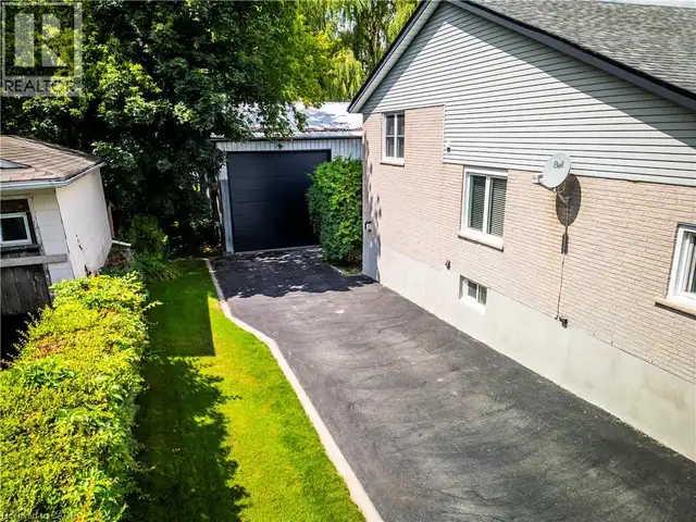 108 QUEENSWAY Drive St. Jacobs, Ontario in Houses for Sale in Kitchener / Waterloo - Image 5