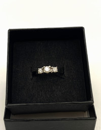 14KT White Gold Diamond Engagement Ring w Appraisal $855