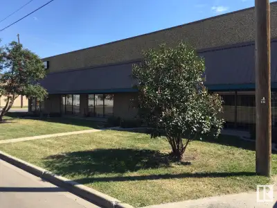 Located in the rapidly growing commercial district of North-East Edmonton, in Kennedale Plaza, this...