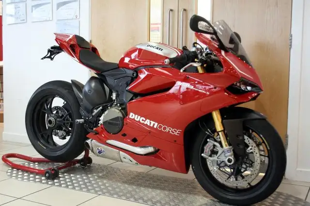 2013 DUCATI PANIGALE 1199 (FINANCING AVAILABLE) in Sport Bikes in Strathcona County - Image 4