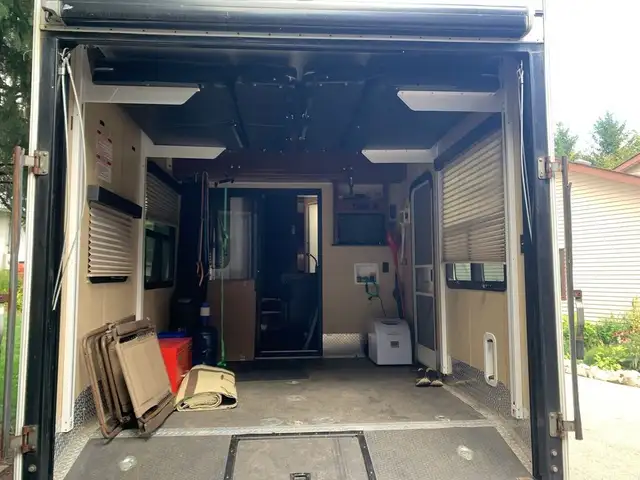 2014 Dutchmen Voltage V3200 TOY HAULER 36' OAL 10'GARAGE in Cargo & Utility Trailers in Guelph - Image 18