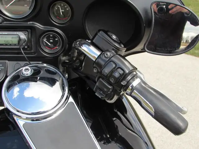 2004 Harley-Davidson FLHT - Electra Glide 61,000 KM New Cam Tens in Sport Touring in Leamington - Image 33