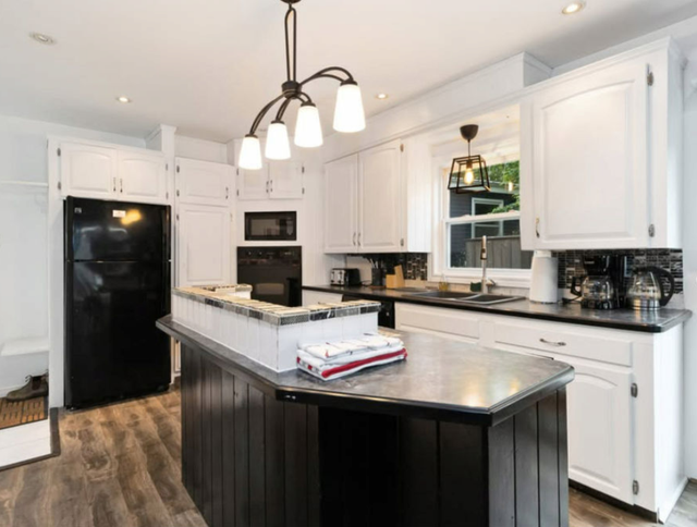 27 Crooked Lake - Stunning Lakefront Home for Rent - Short Term  in Long Term Rentals in Bridgewater - Image 4