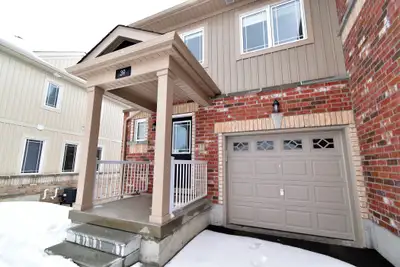 Available December 1st $2350 plus Utilities Beautiful 3-bedroom townhome in South Barrie just off Bu...