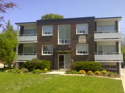 QUEEN'S COURT APTS - 1 & 2 BDRM Suites - Available July 1!