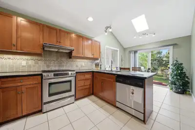 Executive 2-Bedroom + Loft Townhome in the Heart of Rockwood Welcome to this beautifully maintained...