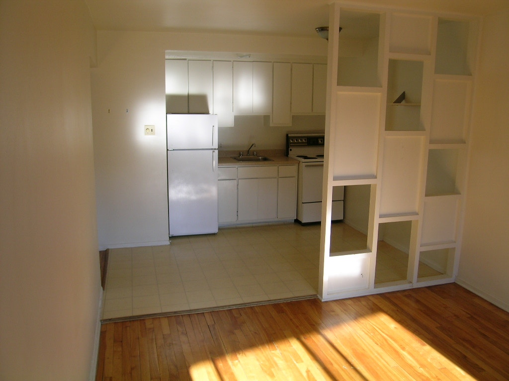 3½  Heated + Hot Water -  NDG - Free parking — photo 1